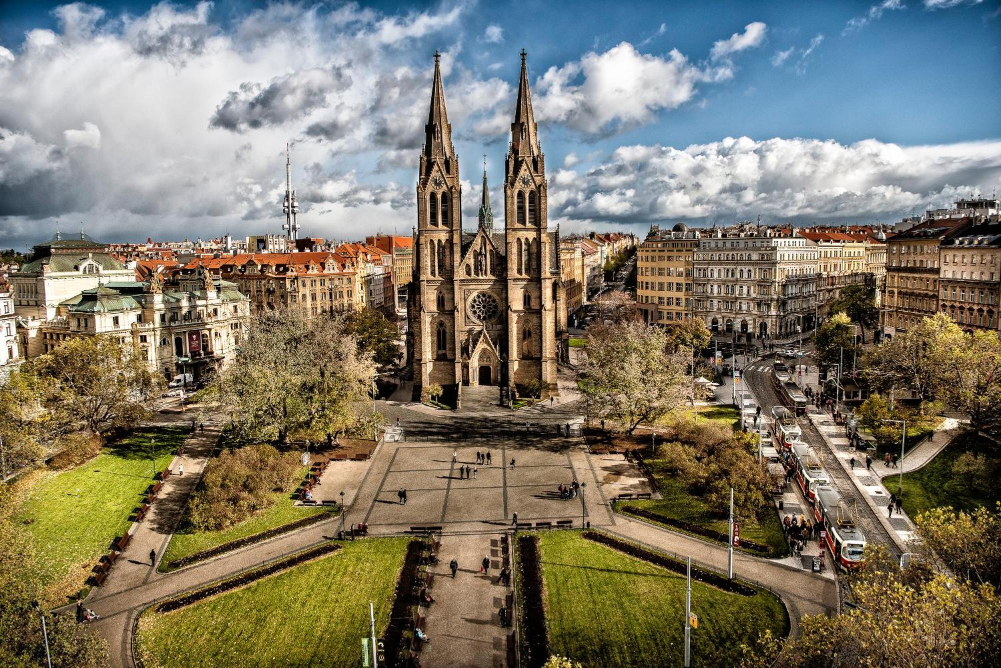 Basic Underground Apartments Next To The Center - Best Tram Line, Cool Local Area — Photos 1